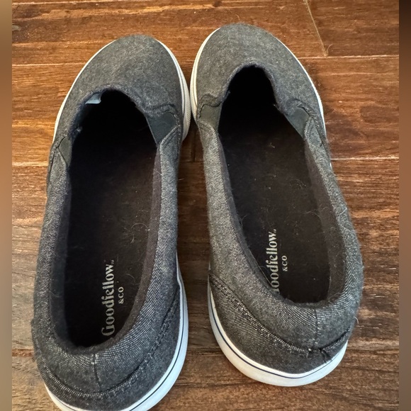 Mens gray slip on Goodfellow & Co loafers size 8. - Picture 2 of 5